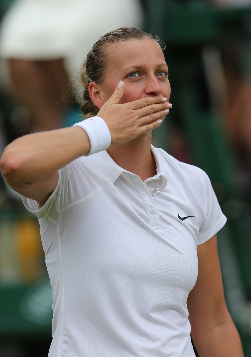 九游会-科维托娃重返赛场，晋级下一阶段首场状态出色，公牛观众沸腾！再创辉煌时刻(超重与失重知识点总结)