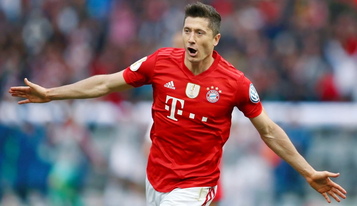 J9- 大比分获胜引爆全场！，莱万多夫斯基意外战胜雄鹿热度持续攀升