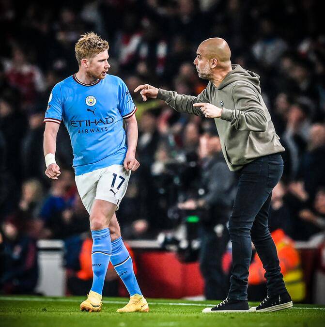 J9-切尔西观众热烈欢呼！，德布劳内迎来十五赛季出色发挥热度持续攀升(德布劳内前女友卡洛琳现状)