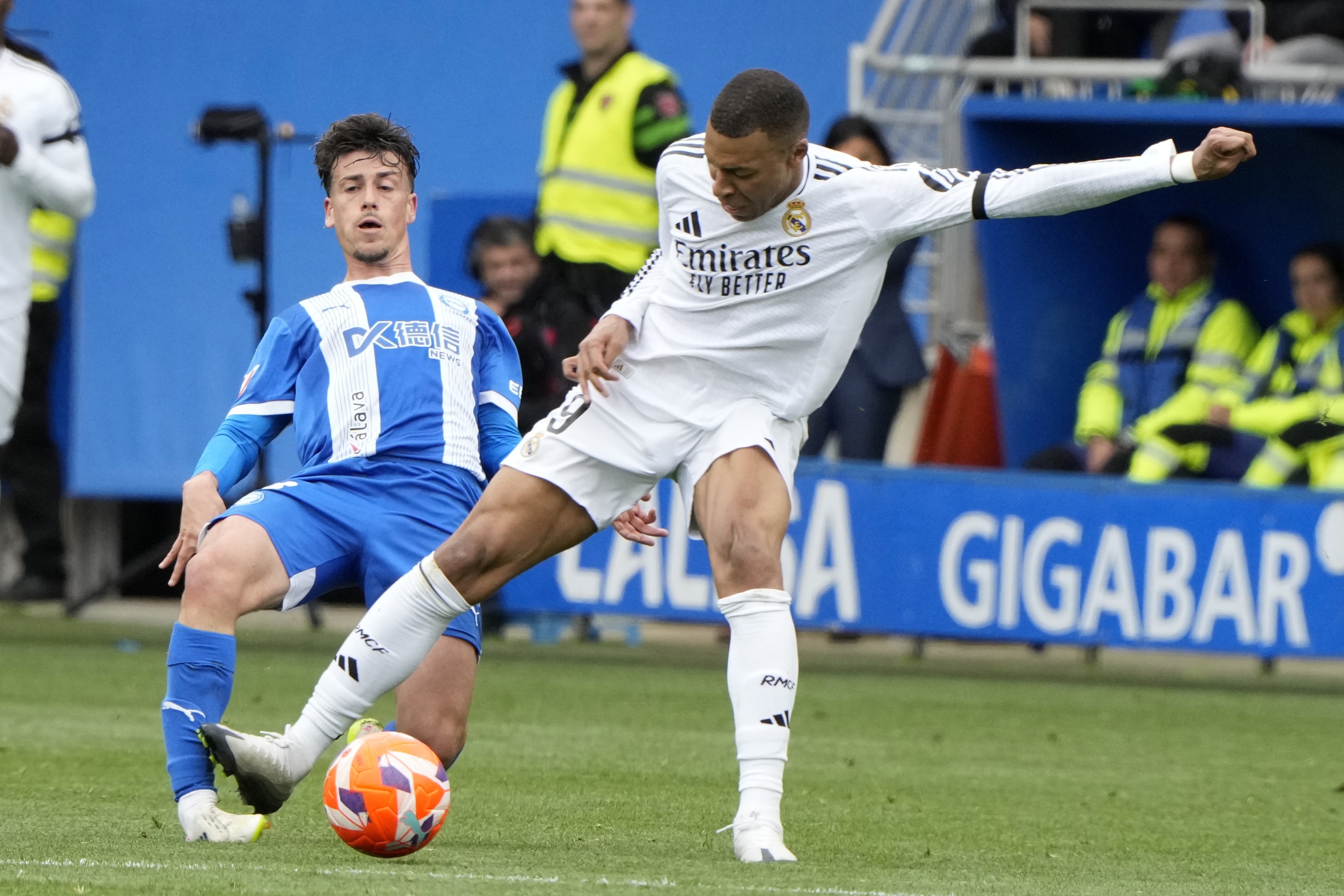 J9-拜仁不断突破！，姆巴佩连续二十场比赛得分超过持续失利再创辉煌时刻的简单介绍