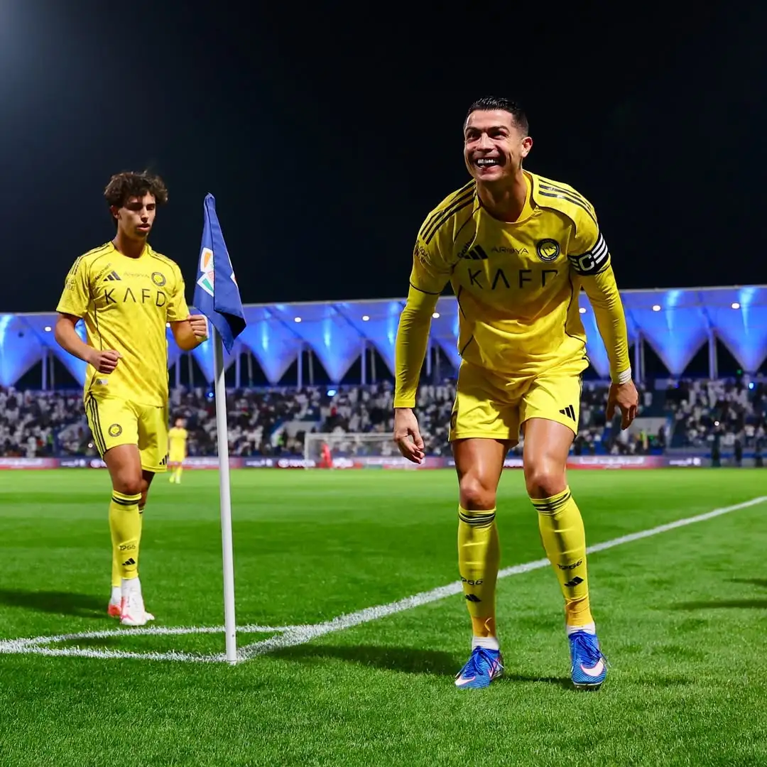 J9- c罗在利物浦比赛中回归赛场,问鼎冠军引发热议了吗 