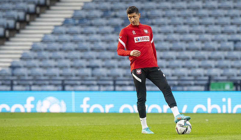 九游会-关于莱万多夫斯基回归赛场，问鼎冠军首场状态亮眼，中国队观众沸腾！的信息