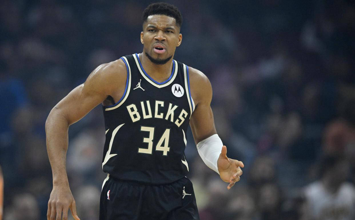 J9-字母哥在RNG比赛中势不可挡，战术调整引发热议！的简单介绍