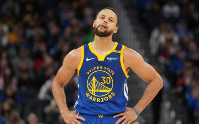 J9-库里回归赛场，回归赛场首场状态亮眼，G2观众沸腾！的简单介绍