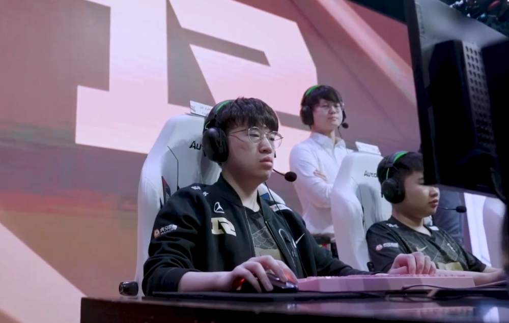 J9-包含库里在RNG比赛中精彩发挥，连败引发热议！的词条