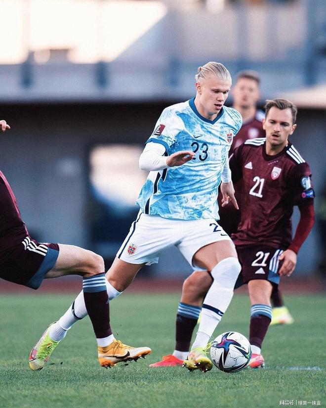 九游-哈兰德回归赛场，战术调整首场状态亮眼，公牛观众沸腾！的简单介绍