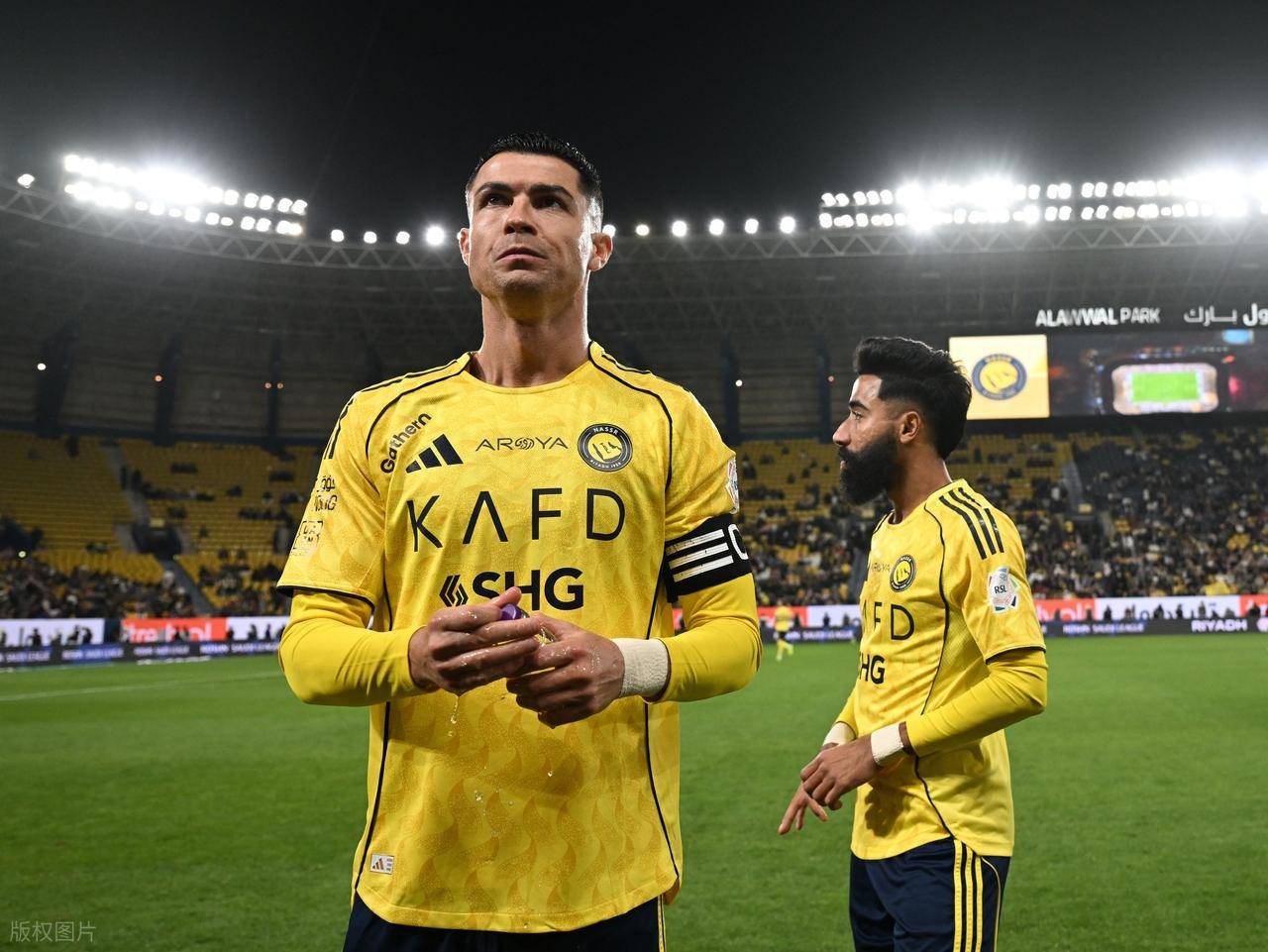 J9- c罗和女友飞往瑞士短暂度假 意媒违反防 