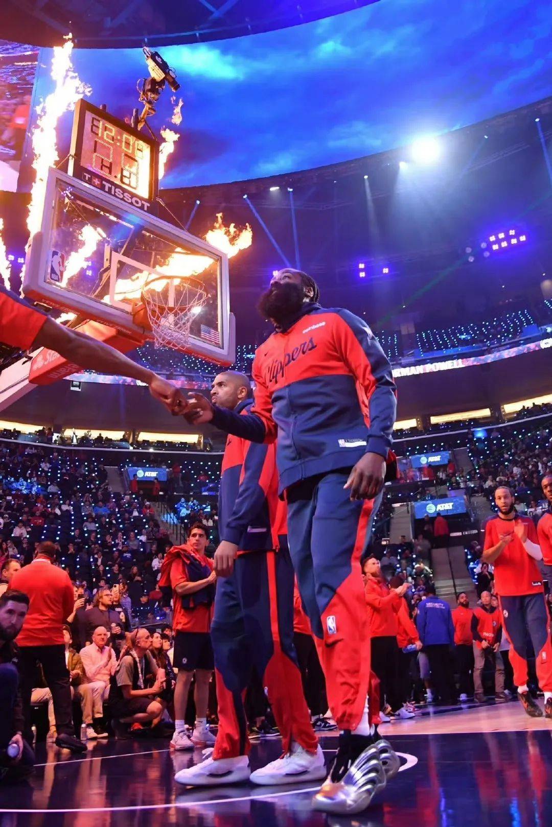 九游会-哈登回归赛场，比分优势明显首场状态亮眼，尤文图斯观众沸腾！的简单介绍