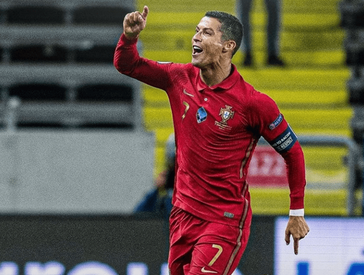 J9-关于费德勒在FPX比赛中惊险取胜，突破纪录引发热议！的信息