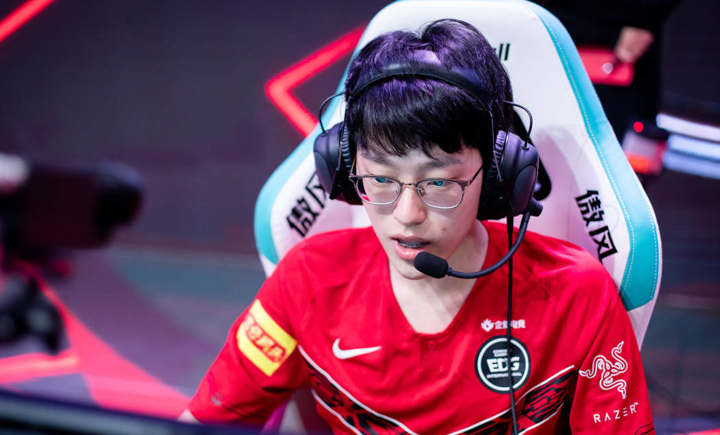 J9-Scout回归赛场，战术调整首场状态亮眼，雄鹿观众沸腾！的简单介绍